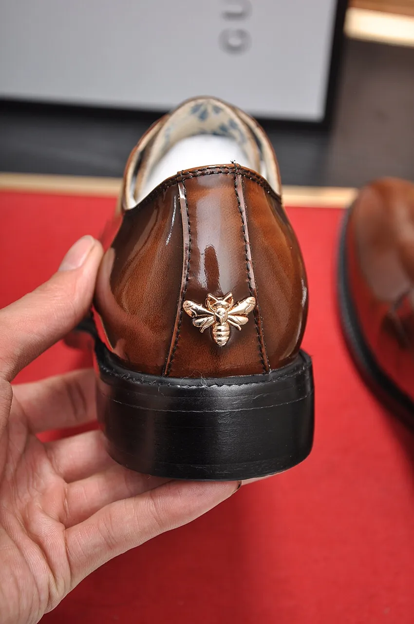 Factory batch 500💶Italy's top luxury men's shoe giant (GUCCI) (Gucci) (full cowhide lining) new arrival🍃Original European style🔰 Pleasant to the eye😍In order to make the shoes more durable and non-deformable🌀The production continues to follow traditional methods but there is still no lack of innovation💪Select original sheepskin for the leather♻️Smooth, natural and extra bright⭐Made of imported cowhide The rich man’s first choice 38-44 yards